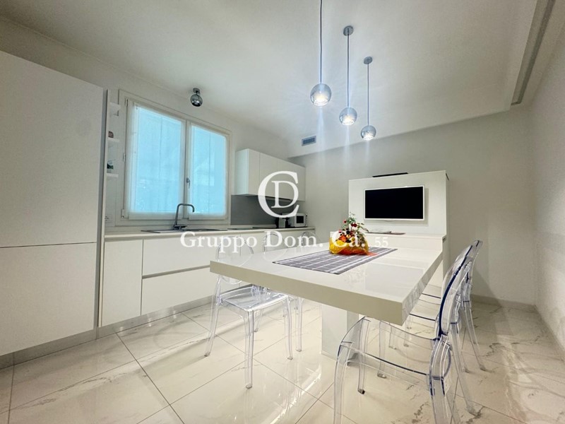 Villa bifamiliare in Affitto a Forte dei Marmi, 30'000&euro;, 120 m², arredato