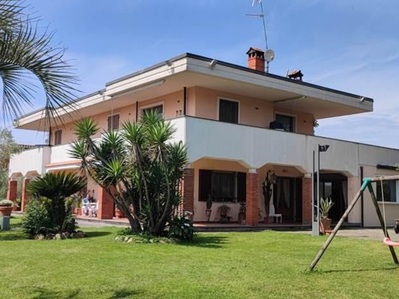 Appartamento in Vendita a Montignoso, 400'359€, 1039 m², con Box