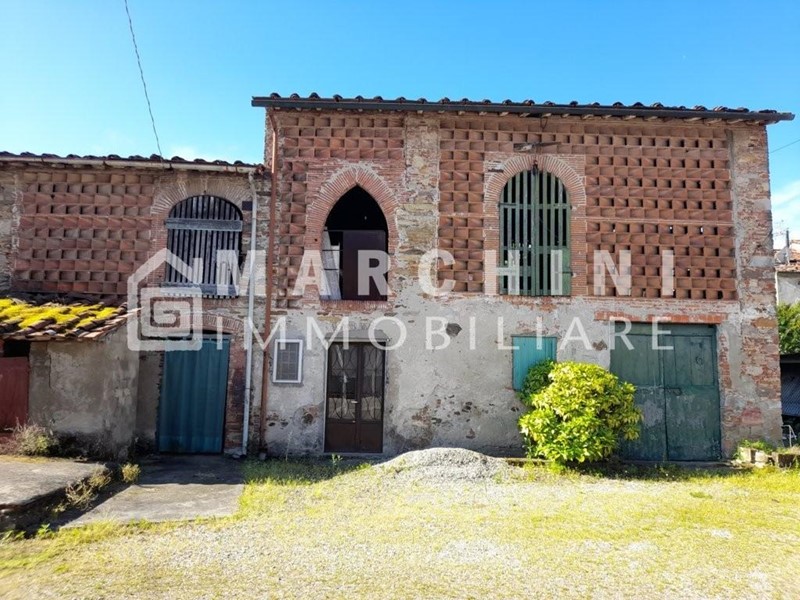 Casa Indipendente in Vendita a Capannori, zona Pieve San Paolo, 119'000&euro;, 220 m²