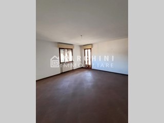 Appartamento in Vendita a Lucca, zona San Marco, 290'000€, 140 m², con Box