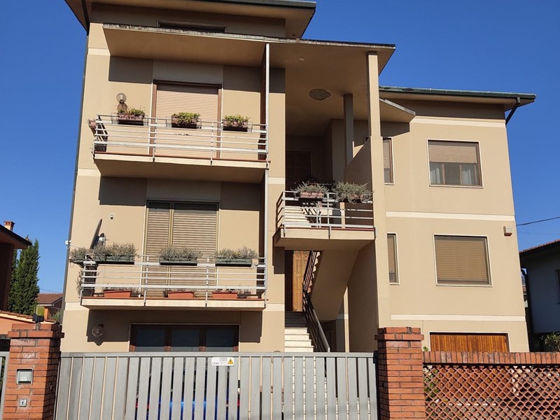 Appartamento in Vendita a Lucca, zona Sant'Angelo In Campo, 151'320€, 236 m²