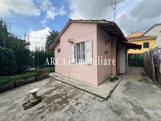 Casa Indipendente in Vendita a Massarosa, zona Piano di Mommio, 170'000&euro;, 50 m²