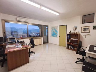 Ufficio in Affitto a Carrara, zona Marina di Carrara, 600&euro;, 45 m²