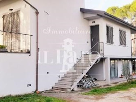 Villa in Vendita a Campi Bisenzio, 690'000&euro;, 250 m², con Box