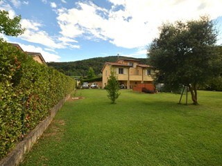 Villa in Vendita a Capannori, zona Massa Macinaia, 570'000&euro;, 230 m², arredato