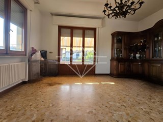 Appartamento in Vendita a Massa, 259'000€, 140 m²