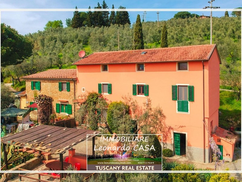 Casale in Vendita a Vinci, 480'000&euro;, 300 m², con Box