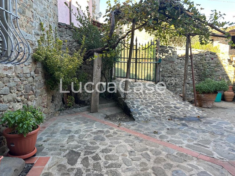 Casa Indipendente in Vendita a Villa Basilica, zona Colognora, 130'000€, 170 m²