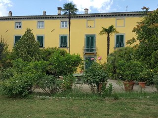 Villa in Vendita a Lucca, zona Saltocchio, 2'800'000&euro;, 1100 m², arredato, con Box