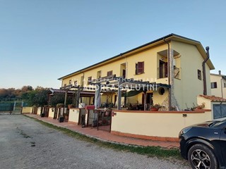 Villetta a schiera in Vendita a Crespina Lorenzana, 208'000&euro;, 130 m², arredato
