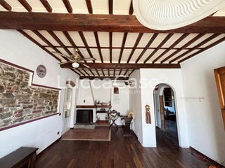Casa Indipendente in Vendita a Lucca, zona Carignano, 350'000&euro;, 450 m², arredato