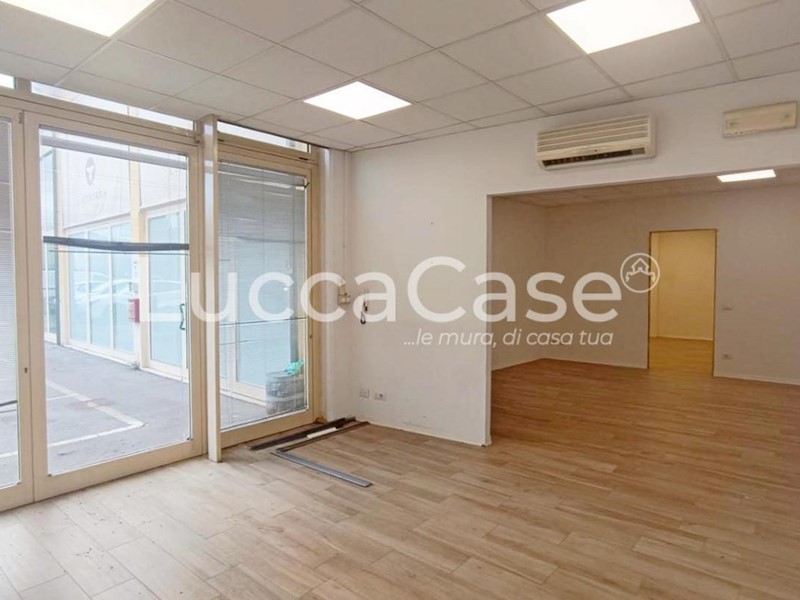 Immobile commerciale in Affitto a Lucca, zona San Marco, 1'300&euro;, 214 m²