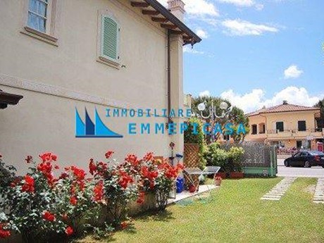 Villa bifamiliare in Affitto a Montignoso, zona Cinquale, 40'000&euro;, 190 m², arredato