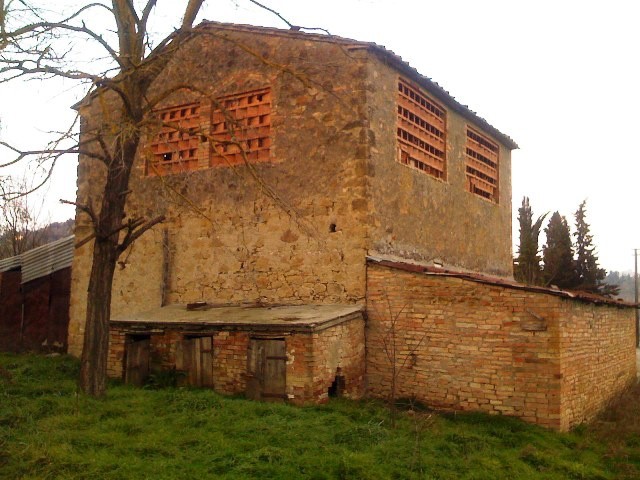 Casa di corte in Vendita a Casole d'Elsa, 150'000€, 138 m²