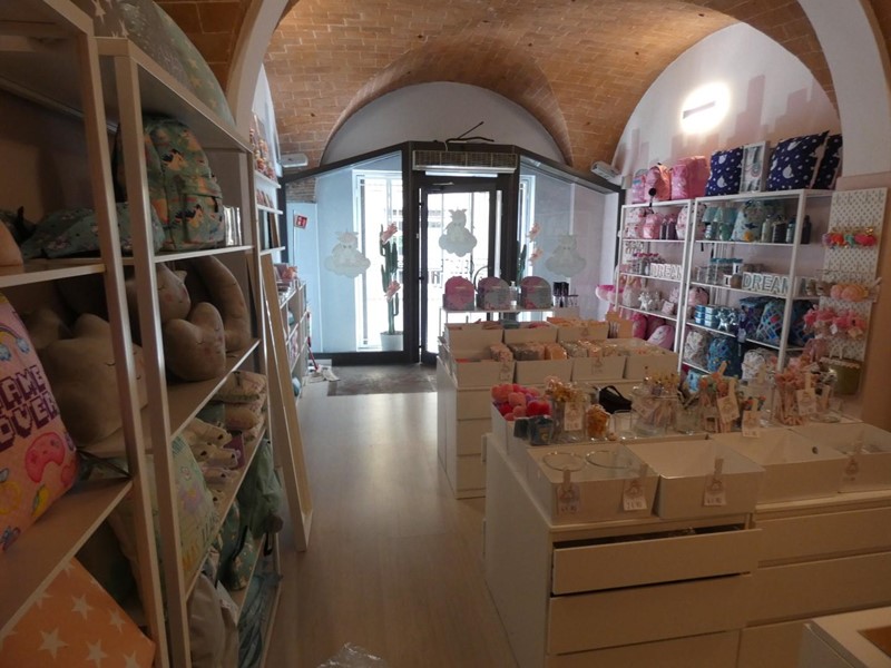 Immobile commerciale in Affitto a Pontedera, 700&euro;, 65 m²