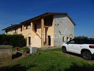 Casa Semi Indipendente in Vendita a Pontedera, zona Montecastello, 185'000&euro;, 140 m², con Box