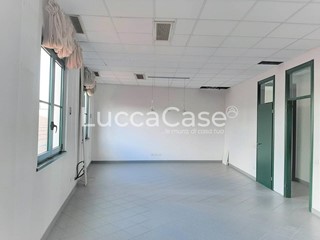 Ufficio in Affitto a Lucca, zona San Concordio Contrada, 1'050&euro;, 125 m²