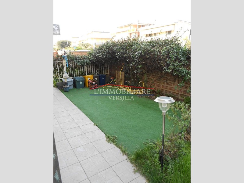 Villa bifamiliare in Vendita a Carrara, zona Marina di Carrara, 149'000&euro;, 56 m², arredato