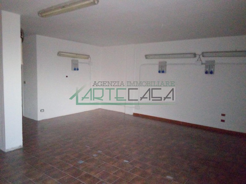Magazzino in Vendita a Cascina, zona San Benedetto a Settimo, 42'000&euro;, 77 m²