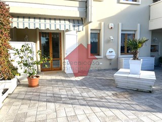 Trilocale in Vendita a Empoli, 210'000&euro;, 60 m², con Box