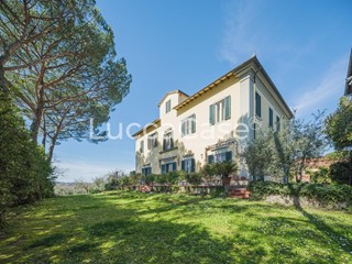 Villa in Vendita a Uzzano, zona Santa Lucia, 590'000€, 550 m², arredato