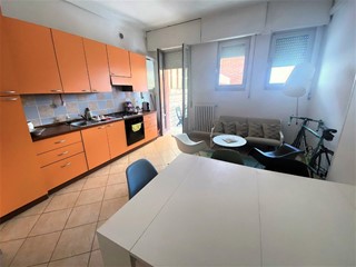 Trilocale in Vendita a Massa, zona Ronchi, 200'000€, 70 m², arredato