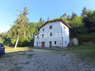 Casale in Vendita a Camaiore, zona Gombitelli, 170'000&euro;, 220 m²