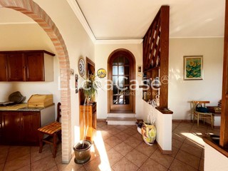 Villa bifamiliare in Vendita a Altopascio, 255'000&euro;, 130 m², arredato, con Box