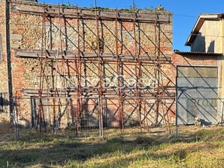 Casa Indipendente in Vendita a Capannori, 70'000&euro;, 400 m²