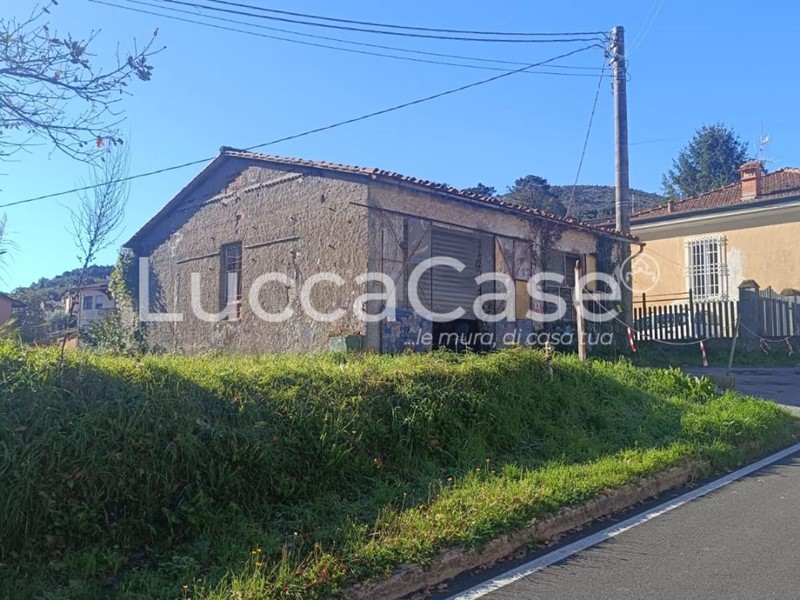 Laboratorio in Vendita a Lucca, zona Santa Maria Del Giudice, 35'000€, 100 m²