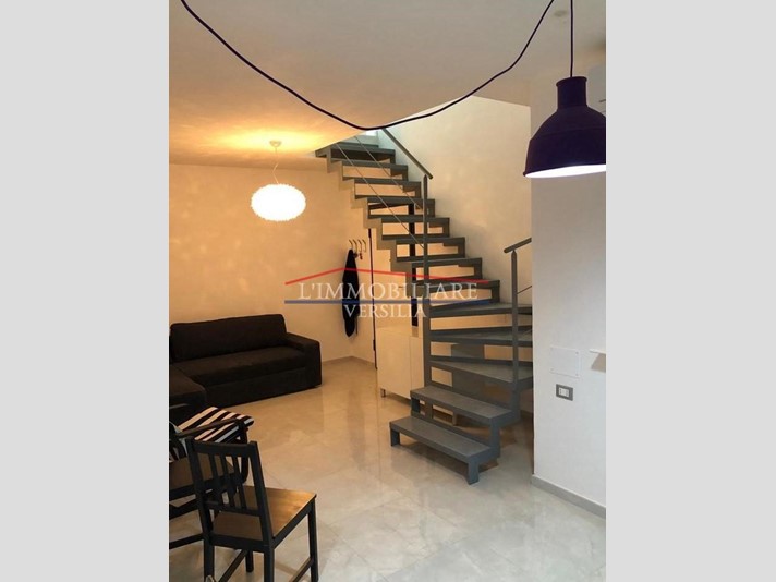 Appartamento in Vendita a Massa, zona Ronchi, 380'000€, 180 m², arredato