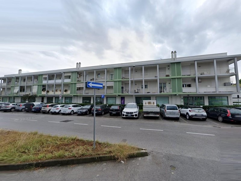 Immobile commerciale in Vendita a Viareggio, 43'031&euro;, 75 m²