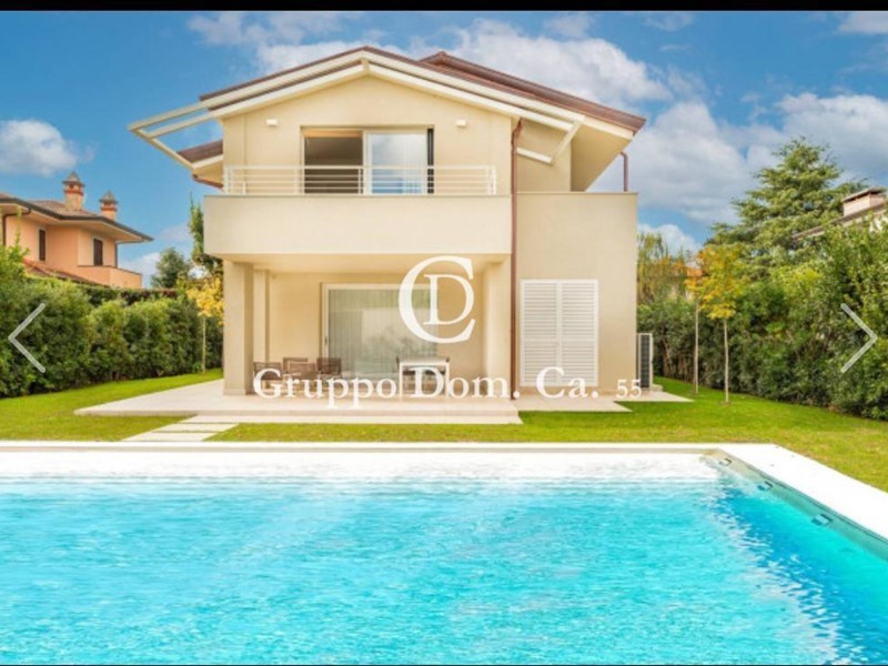 Villa in Affitto a Forte dei Marmi, 45'000&euro;, 200 m², arredato