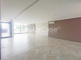 Immobile commerciale in Affitto a Altopascio, 1'900&euro;, 110 m²
