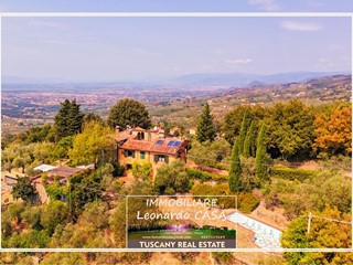 Casale in Vendita a Lamporecchio, 315'000€, 240 m², arredato