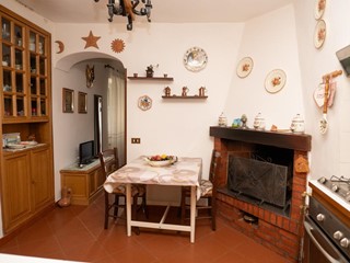 Quadrilocale in Vendita a Follo, zona Tivegna, 79'000&euro;, 55 m², arredato