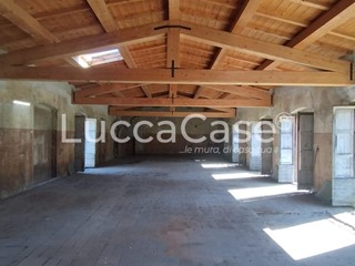 Loft in Vendita a Lucca, zona Ponte a Moriano, 160'000&euro;, 160 m²