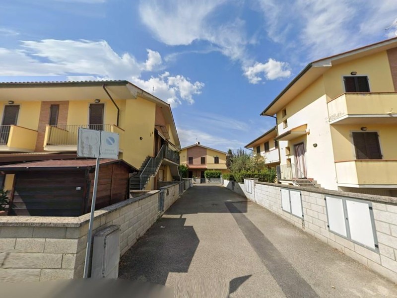 Quadrilocale in Vendita a Pontedera, 105'000&euro;, 134 m², con Box