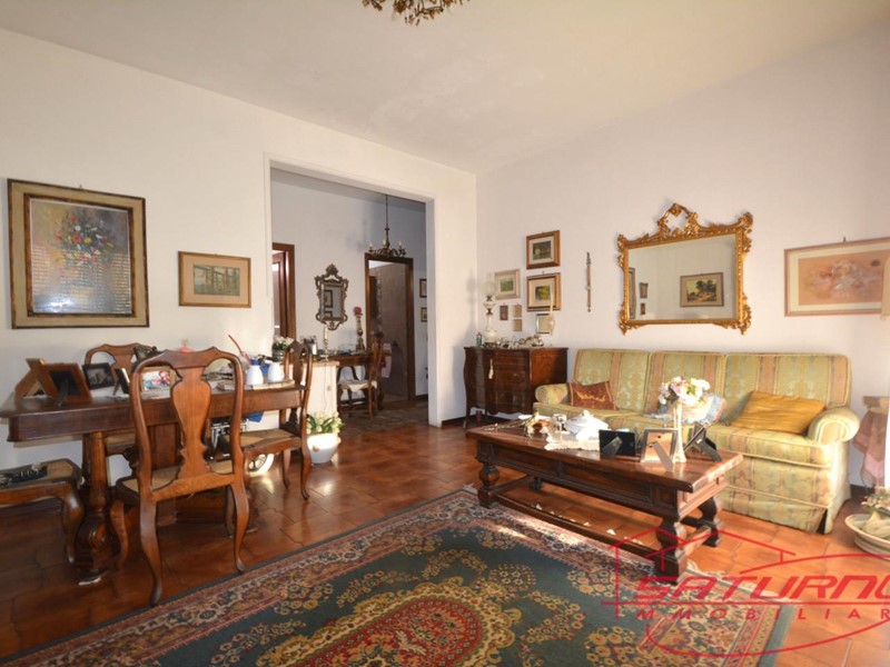 Quadrilocale in Vendita a Lucca, zona Sant'Anna, 185'000€, 90 m², arredato, con Box