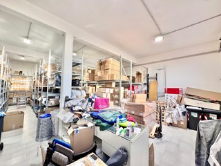 Capannone in Vendita a Vicopisano, 118'000&euro;, 170 m²