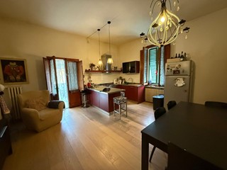 Villa bifamiliare in Vendita a Fucecchio, 180'000&euro;, 230 m², arredato