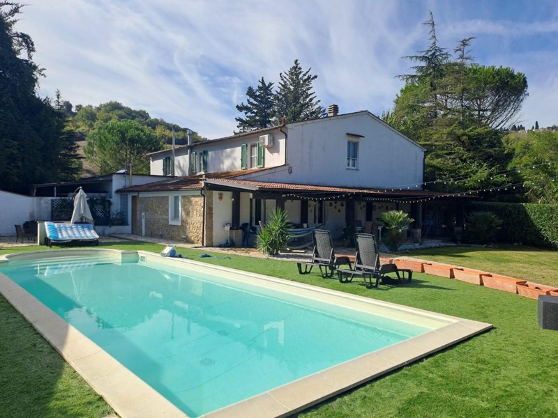 Villa bifamiliare in Vendita a Casciana Terme Lari, zona Casciana Terme, 390'000&euro;, 260 m², arredato