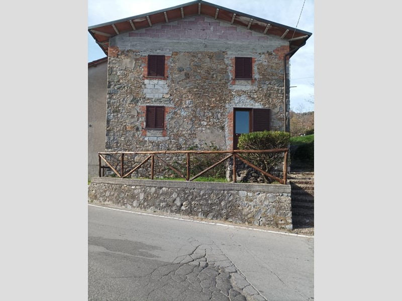 Casa Indipendente in Vendita a Castelnuovo di Garfagnana, zona Croce Stazzana, 45'000&euro;, 60 m²