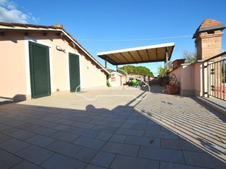 Quadrilocale in Vendita a Lucca, zona Sant'Angelo In Campo, 210'000€, 90 m², arredato