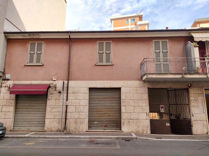 Immobile commerciale in Vendita a Massa, 90'000&euro;, 69 m²