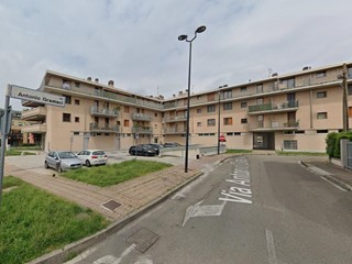 Quadrilocale in Vendita a Limbiate, 144'000&euro;, 114 m², con Box