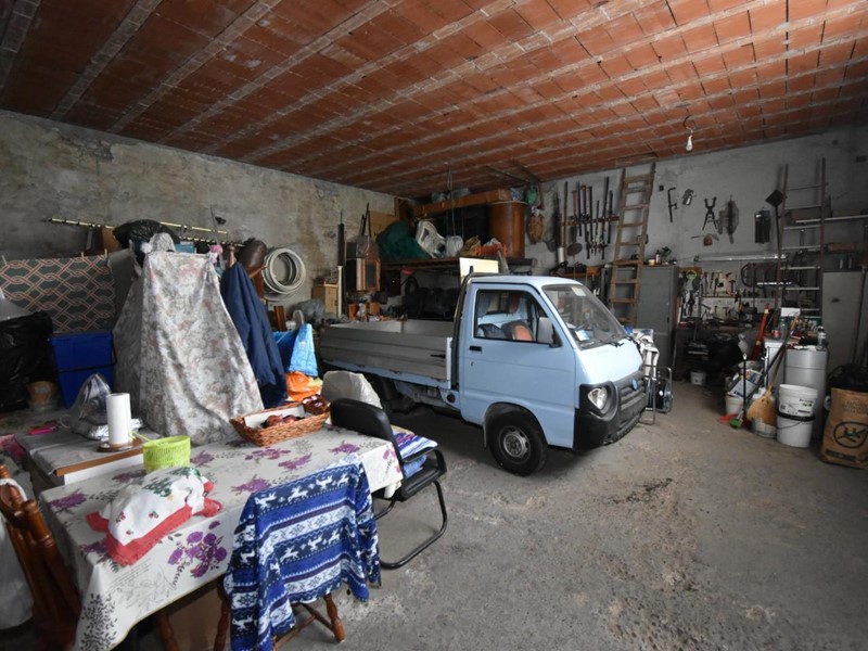 Magazzino in Vendita a San Giuliano Terme, zona Gello, 70'000&euro;, 95 m²