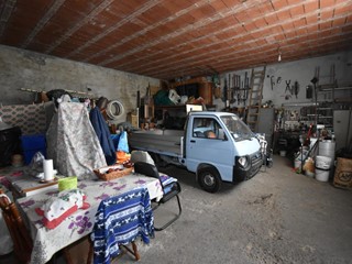 Magazzino in Vendita a San Giuliano Terme, zona Gello, 70'000&euro;, 95 m²