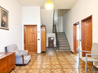 Casa Indipendente in Vendita a Empoli, zona Ponzano, 250'000&euro;, 160 m²