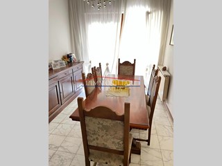 Quadrilocale in Vendita a Carrara, zona Avenza, 195'000&euro;, 110 m², arredato